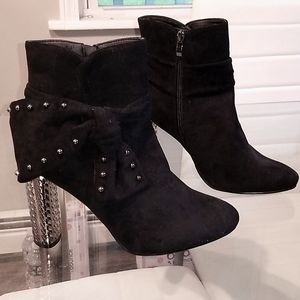 Size 10 adorable suede, metal heel bootie.